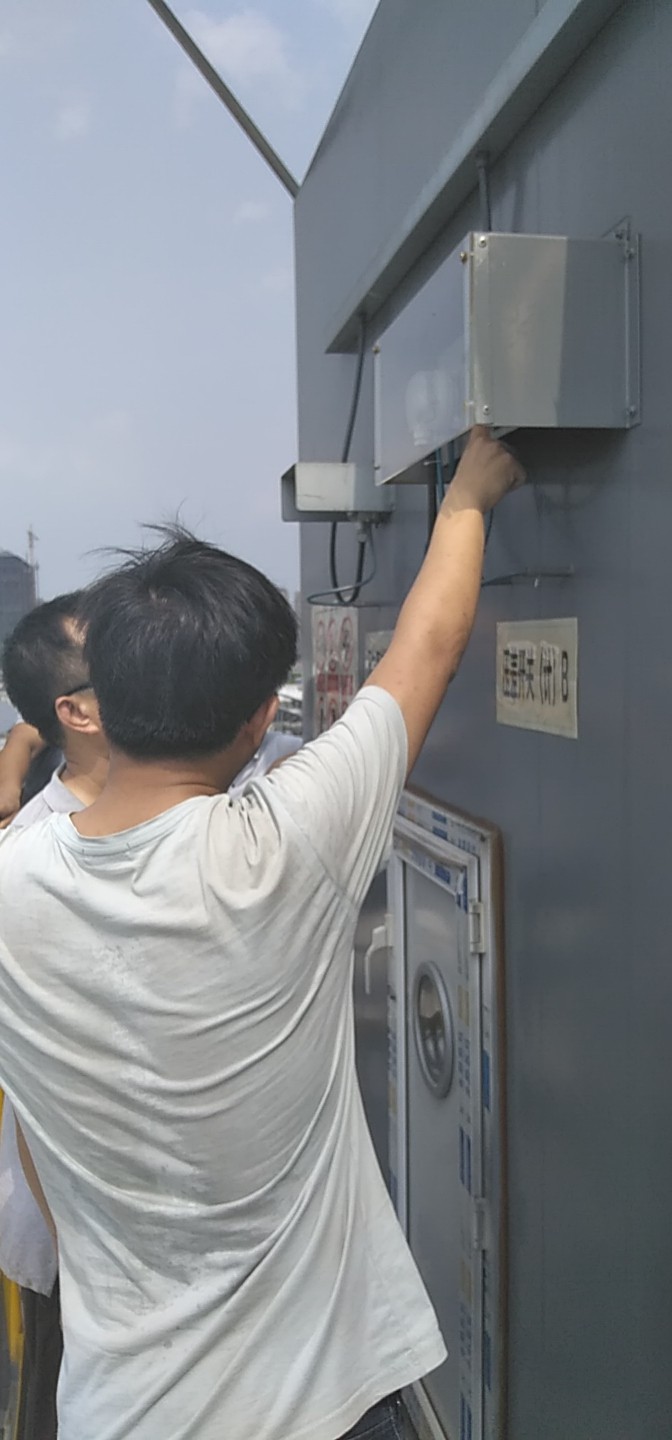 九江某工程活性炭吸附催化燃烧脱附设备现场正在培训